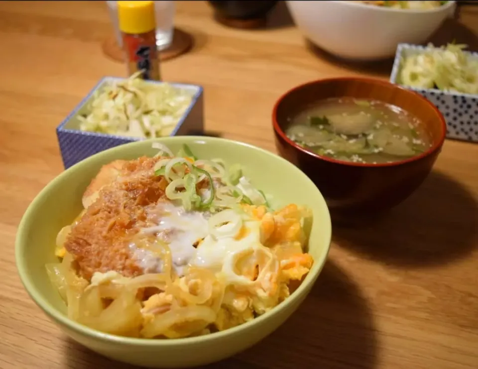 メンチカツの卵とじ丼|うにんぱすさん