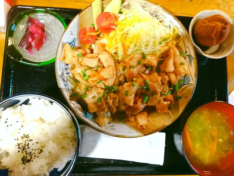 しょうが焼き定食  東銀座  でーびる沖縄|りくさん