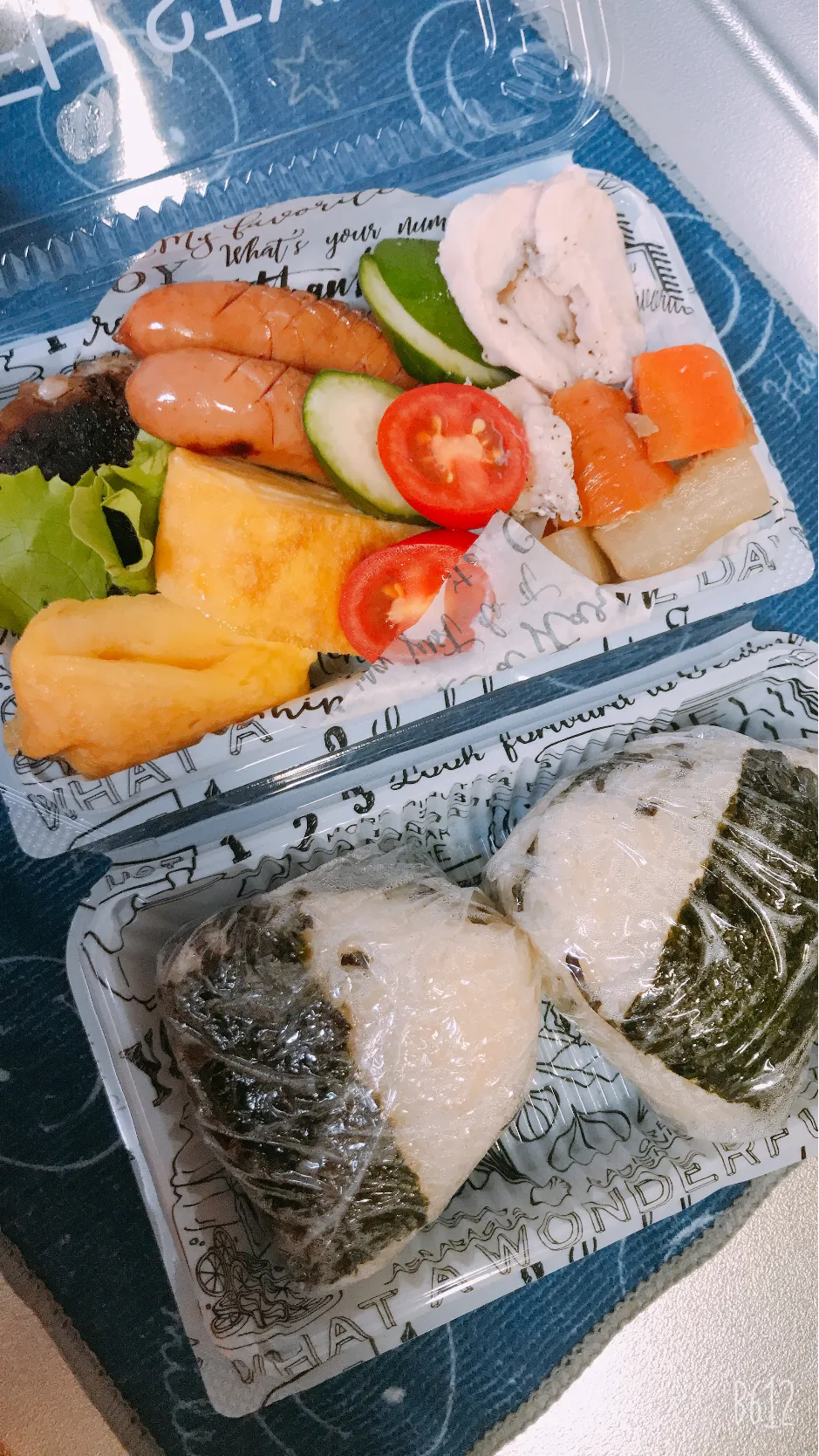 Snapdishの料理写真:朝早く起きすぎて娘の合宿弁当🍱🍙完成😋|ゆきさん