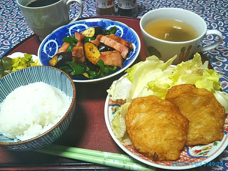 よねばーばの朝ごはん
日曜日簡単に
茄子とピーマンとベーコンの炒め物
とろろ昆布の味噌汁
さつま揚げレタス添え
漬物、
ご飯、コーヒー|yoneばーばさん