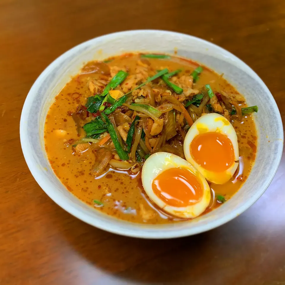 坦々麺風味噌ラーメン|たくぼんさん