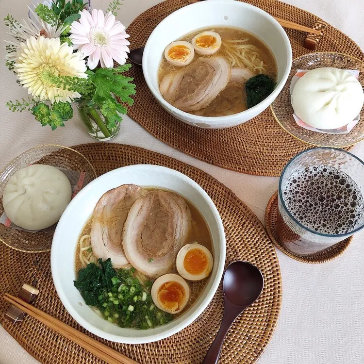 Snapdishの料理写真:11/3❤︎醤油とんこつラーメン&肉まん❤︎|Makinsさん