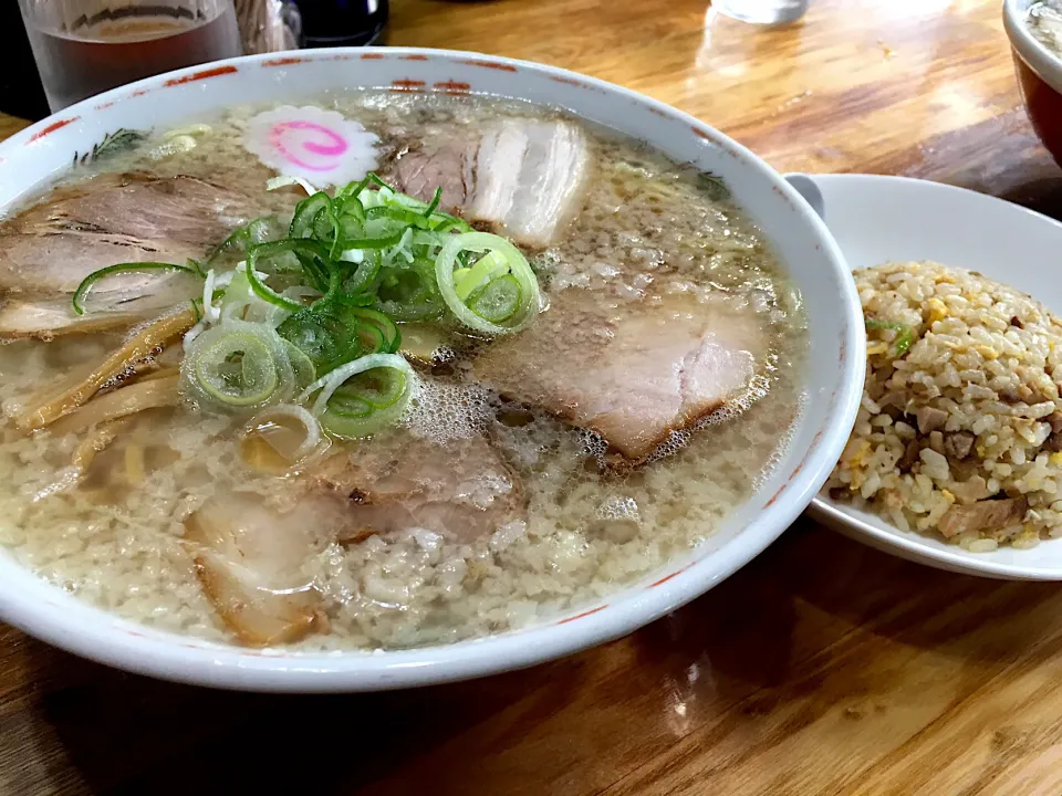 喜多方の一平にて…。　じとじとラーメンと半チャーハン😋|Kumi Satouさん