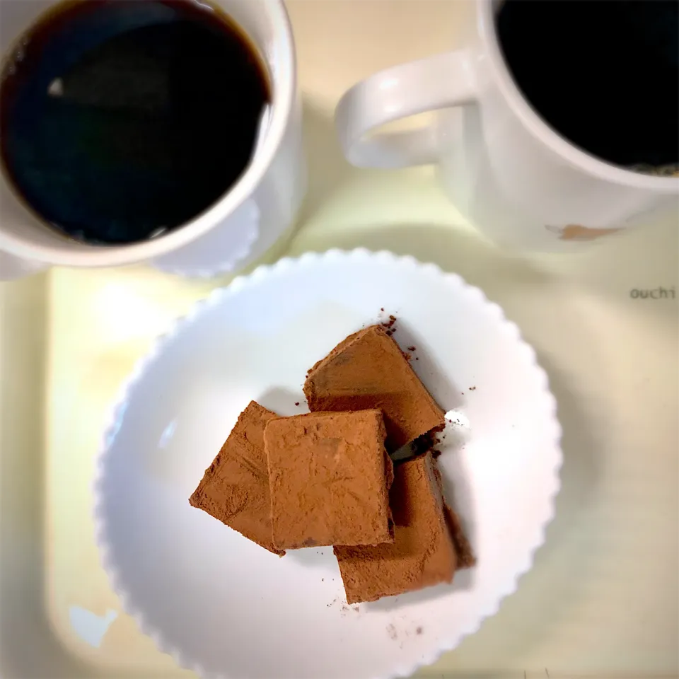 休日の夫婦の珈琲時間☕️ 手作り生ショコラが美味しい☺️|美味飯さん