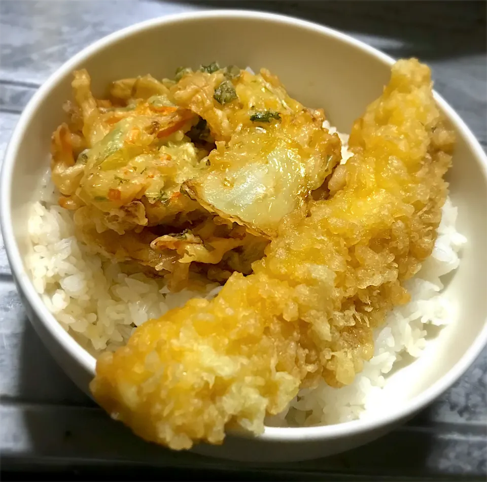 今夜は、かき揚げ&いか天丼を頂きます🎵天タレが美味しく出来ました😋👍|ギムレットさん