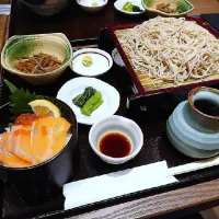 Snapdishの料理写真:サーモンいくらご飯定食|kuromisaさん