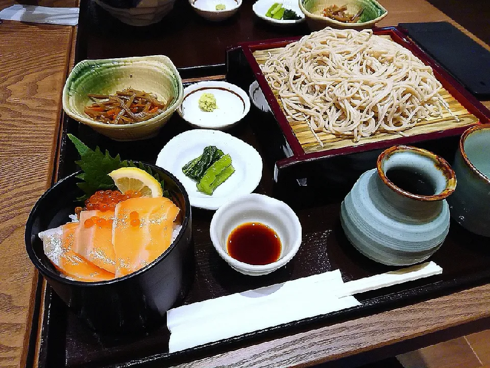 Snapdishの料理写真:サーモンいくらご飯定食|kuromisaさん