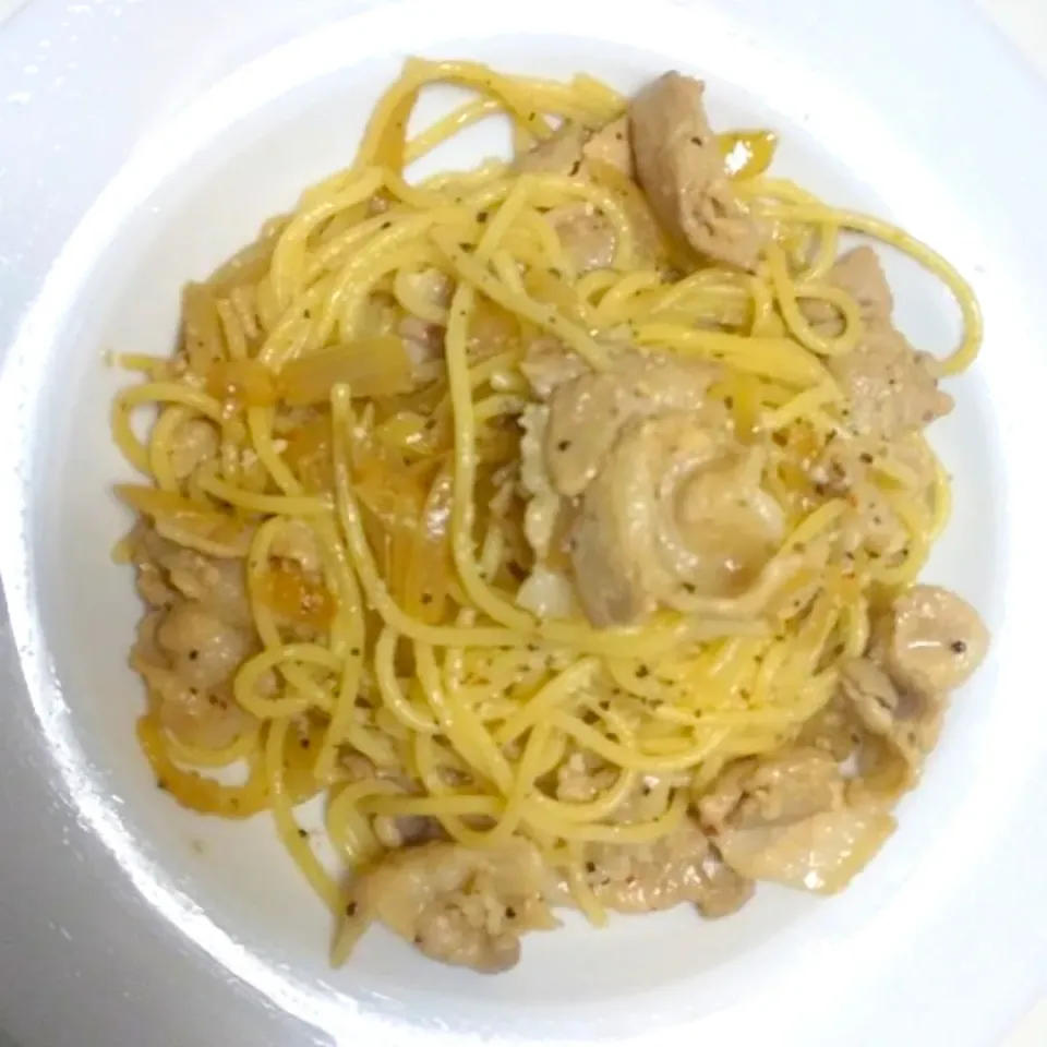 🍝豚バラ🥩とタマネギのマヨ醤油パスタ🍝( 'ч'๑ )ŧ‹"ŧ‹"☆*°🌟|内藤ひろみさん