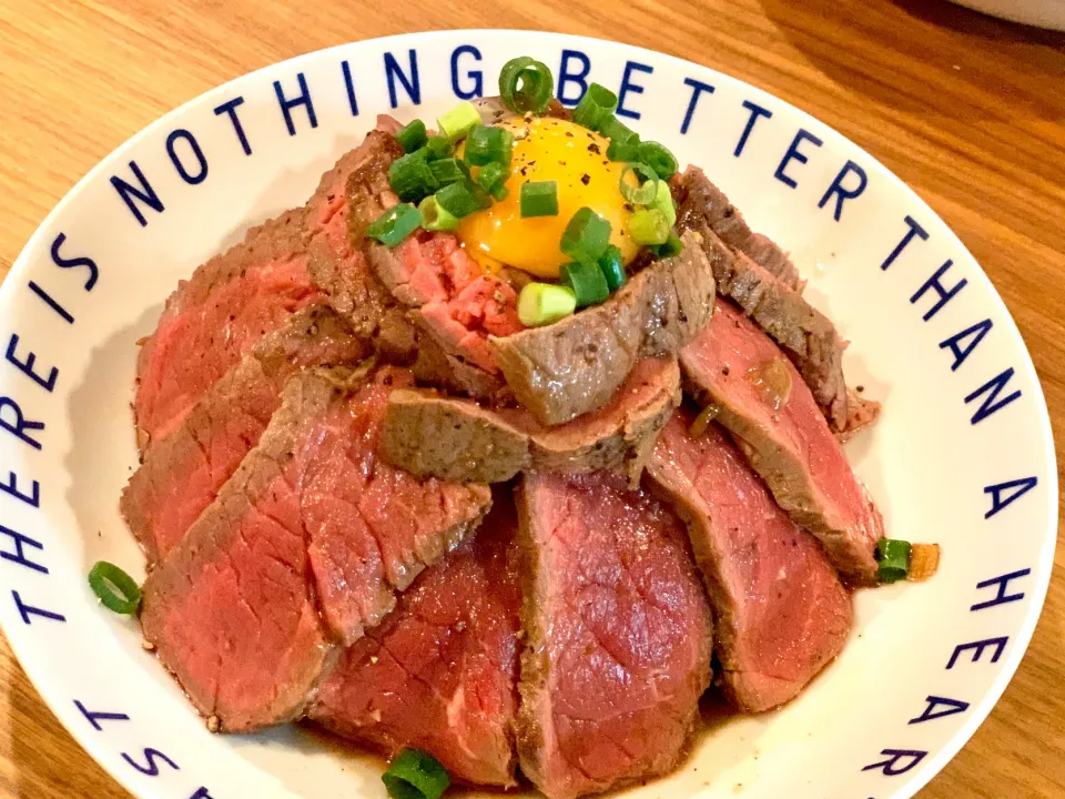 手作りローストビーフ丼|ふくすけ食堂さん