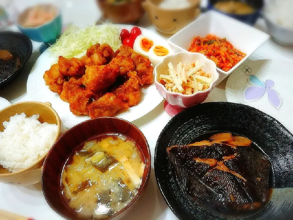 夕食(^ー^)
鶏唐揚げ&サラダ
カレイの煮付け
ゴボウサラダ
お味噌汁(白菜、油揚げ、ワカメ)|プリン☆さん