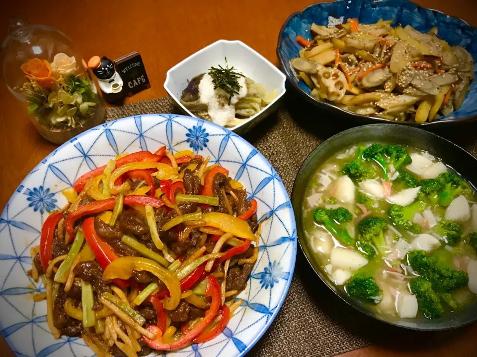 ＊青椒肉絲もどき🤣＊ゴロゴロ野菜のきんぴら＊イカとブロッコリーの中華あんかけ＊茄子の山かけ|バシュランさん