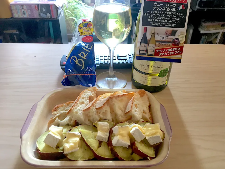 夜勤明けブリーモニター12日目はブリーサツ&フランス産NO.1ワインヴューパープ白で🧀🍾🇫🇷|Tarou  Masayukiさん