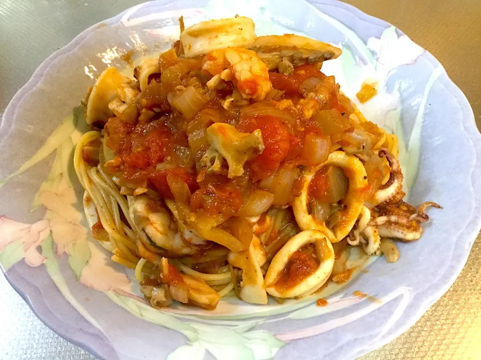 海老とイカのトマトソースパスタ|detsuyoさん