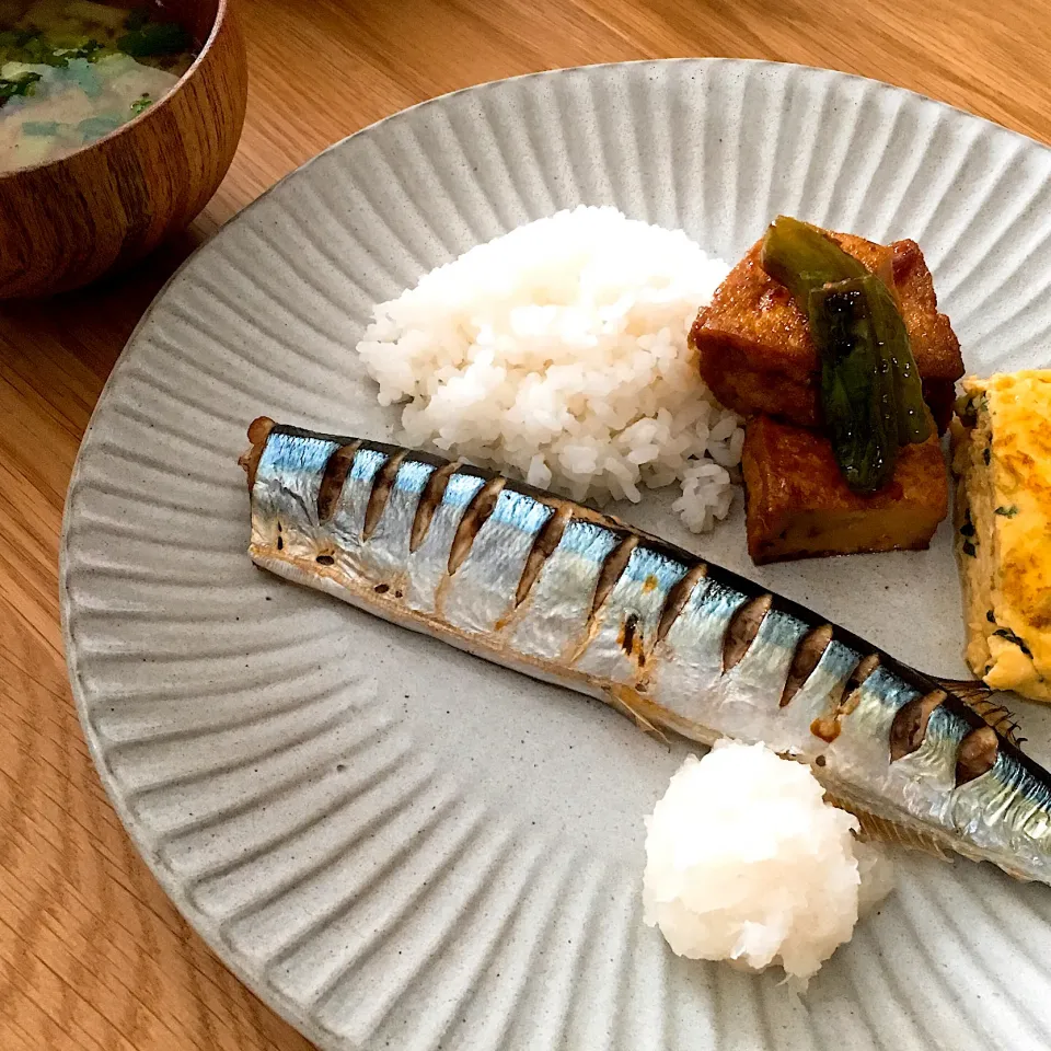 Snapdishの料理写真:秋刀魚の塩焼き|izuminnie08313さん