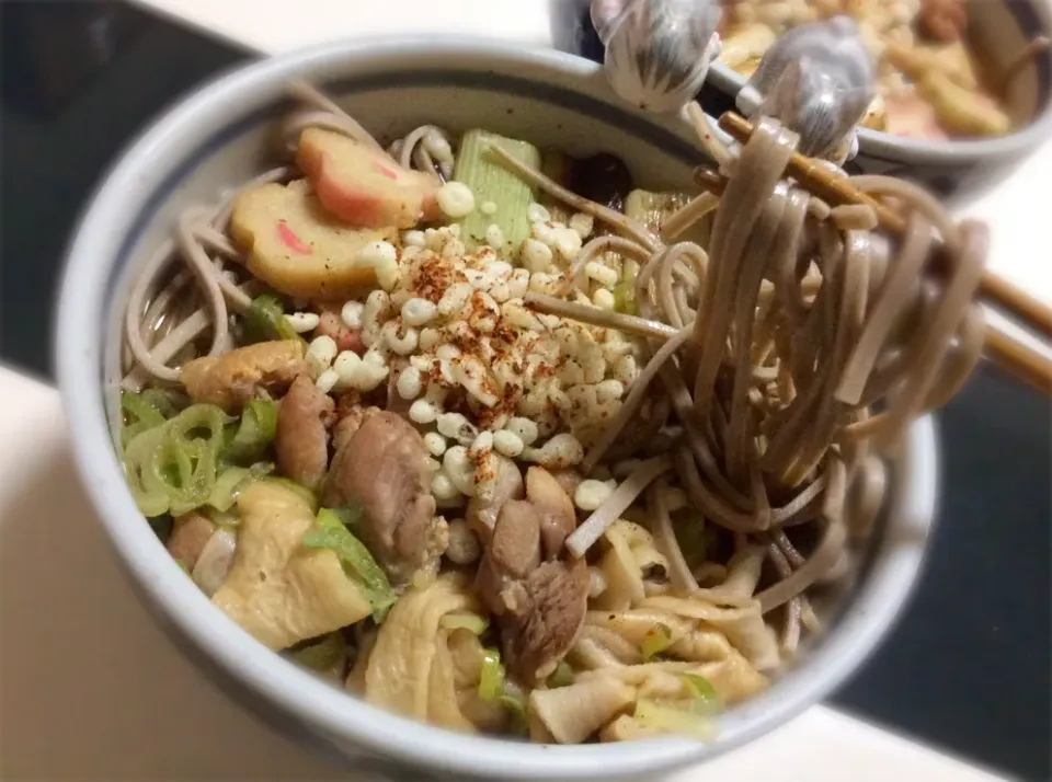 鶏肉と焼きネギのお蕎麦   蕎麦はぶっとい山形板蕎麦で。|Takeshi  Nagakiさん