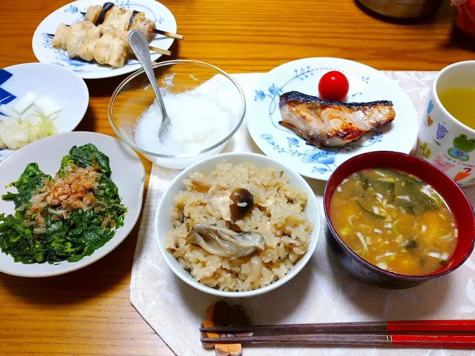 11/4の夕食🌃🍴
舞茸としめじの炊き込みご飯、
ぶりの塩麹漬け焼き|卯月さん