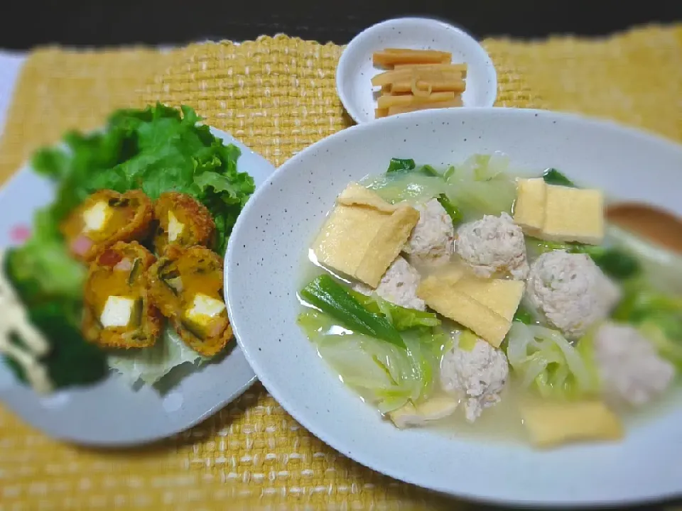 Snapdishの料理写真:★小料理屋ちえこ  お品書き★
☆白菜と鶏団子のうま塩煮
☆かぼちゃの煮物リメイクコロッケ
☆大根のお漬物
☆strongzeroｸﾞﾚﾌﾙ|☆Chieco☆さん