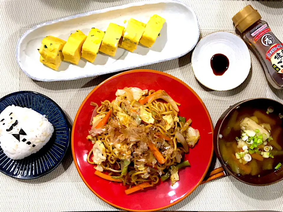 Snapdishの料理写真:焼きそばday🍴 お味噌に入れるごま油に相変わらずハマってます😁🌈|めぐぐさん