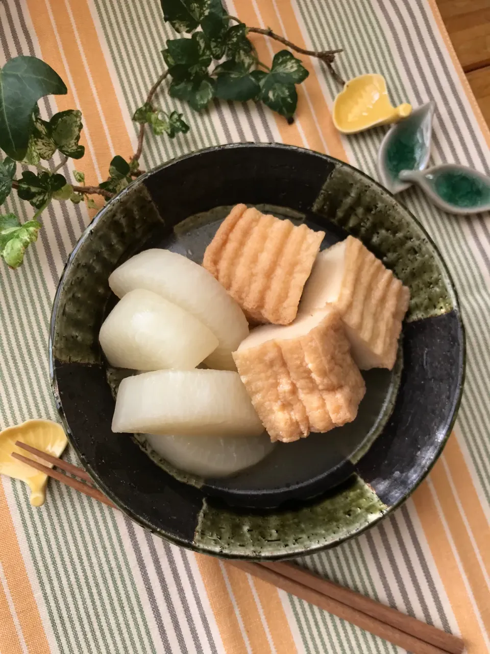 😋ほっ💨とするおかず　厚揚げと大根の煮物🥢|Hollyさん