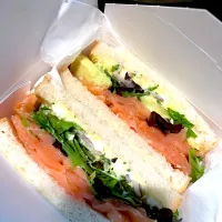 Salmon egg salad sandwich|lindarrさん