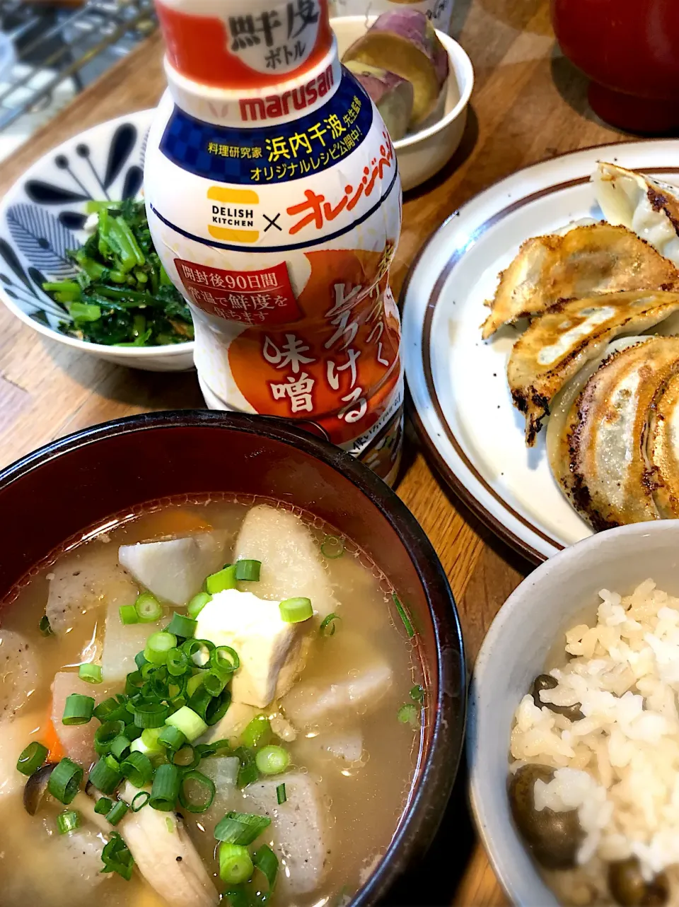 豚汁  焼き餃子   むかご飯   春菊とワカメのゴマ酢和え|じゅんさんさん