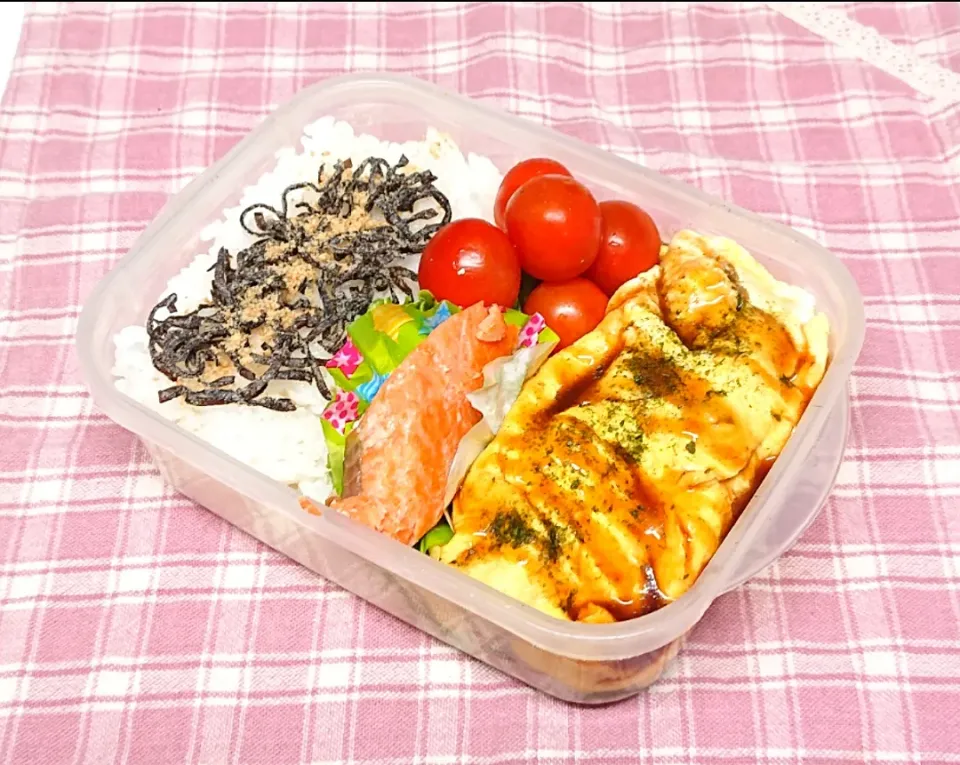 Snapdishの料理写真:豚韮もやし炒めのオムレツ弁当♥️|みちゅあしさん