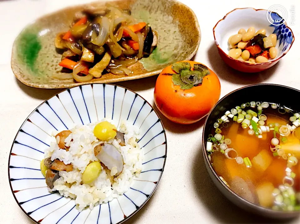 Snapdishの料理写真:豚こま肉の甘酢炒め🍆🥕 里芋と銀杏の混ぜご飯🍚 オール北海道産昆布茶を隠し味に💕|めぐぐさん