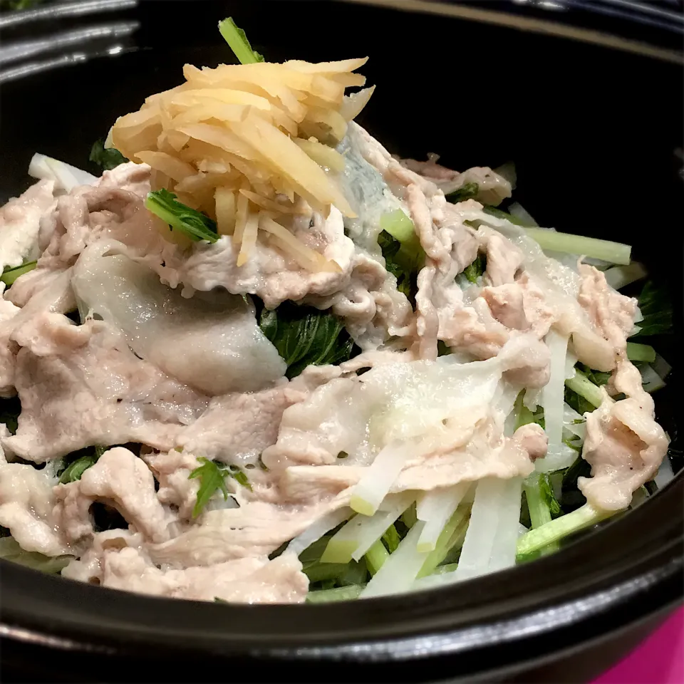 Snapdishの料理写真:千切り大根と水菜の蒸し鍋🍲|べべべさん