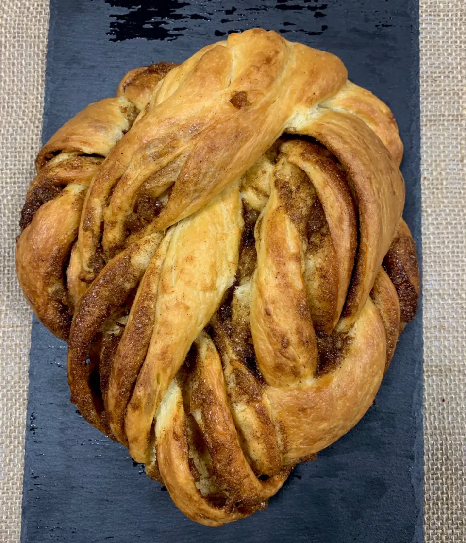 Sourdough Lemon Peel & Cardamom Twisted Brioche Bread|gonbenさん