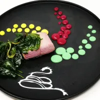 Cured Salmon, beetroot, dill, orange drops, crispy baby spinach|Chef. Nikoさん