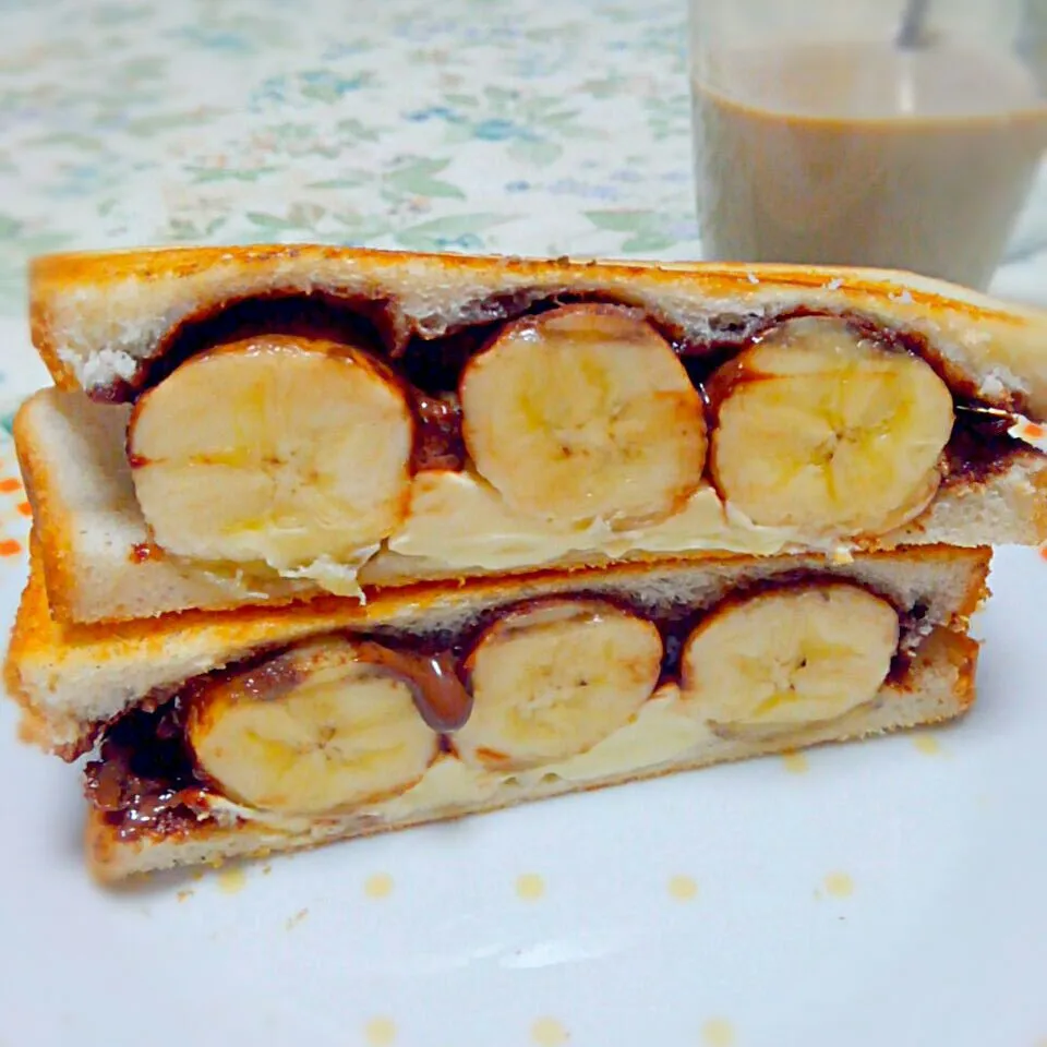 チョコバナナのホットサンド🍞カシューナッツ＆クリームチーズ入り|うたかた。さん