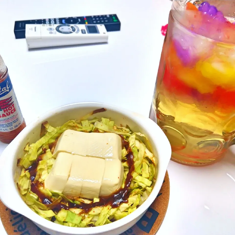 昨日の夜ご飯兼晩酌😍
キャベツともやしと豆腐の蒸し鍋風😋|かおさん