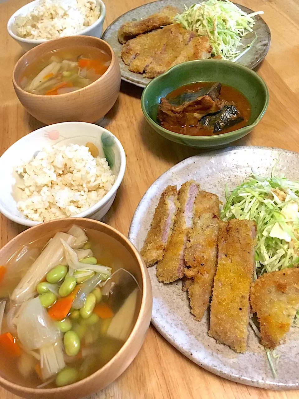 昨日の晩御飯〜ロース豚カツ‼️鯖のカレー煮、枝豆とエノキのスープ、胚芽米ご飯🍚|さくたえさん