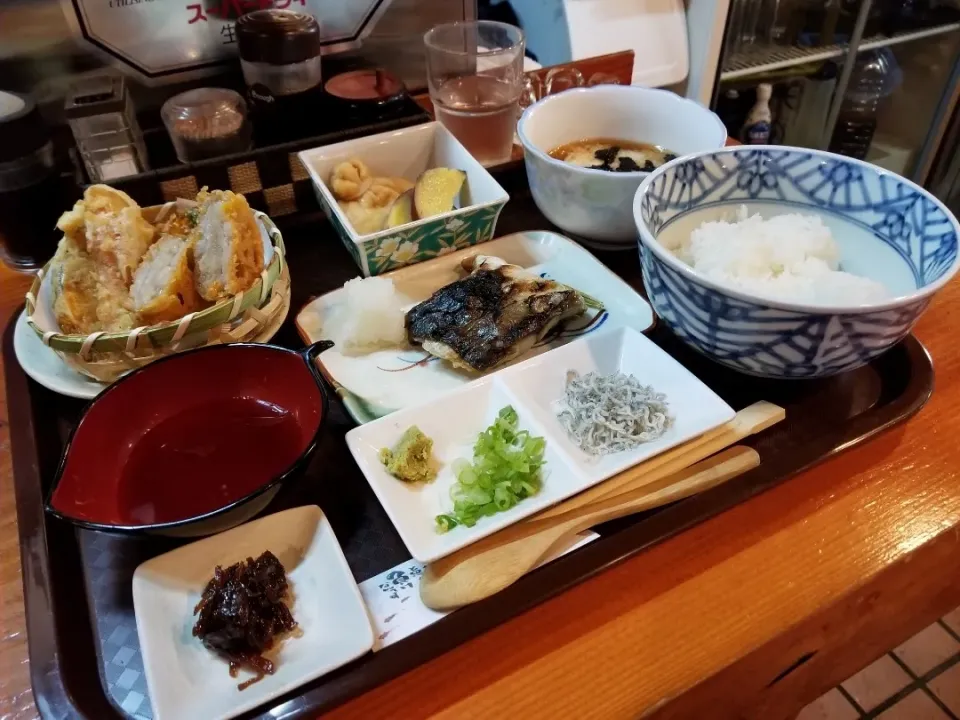 Snapdishの料理写真:日替わりランチ(^_^)v|森のプーさん 🍯(森　耕二)さん