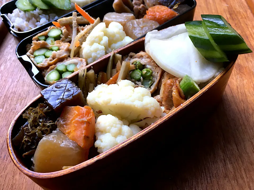 Snapdishの料理写真:ふたり分のお弁当|Naoko Miyataさん