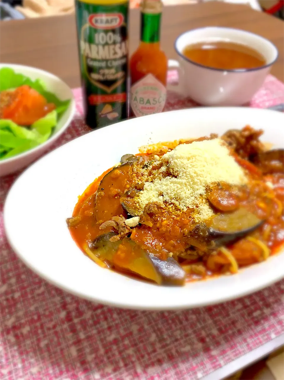 ナスとトマトのミートソース パスタ〜カレーみたいに見えるね笑〜|まみさん