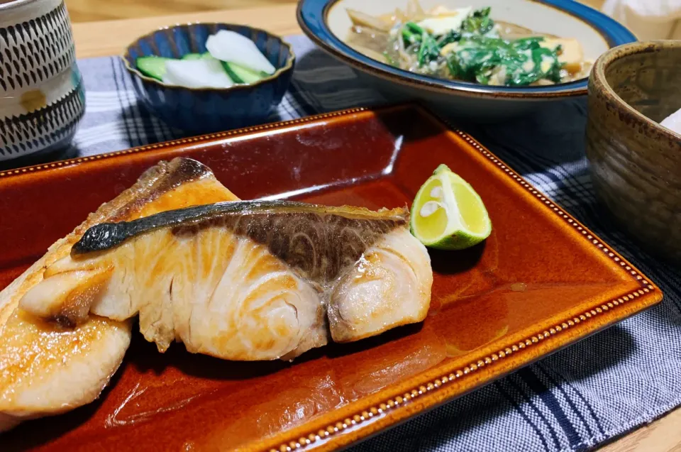 ぶりの塩焼きと、厚揚げ豆腐の卵とじ|k----@ynさん