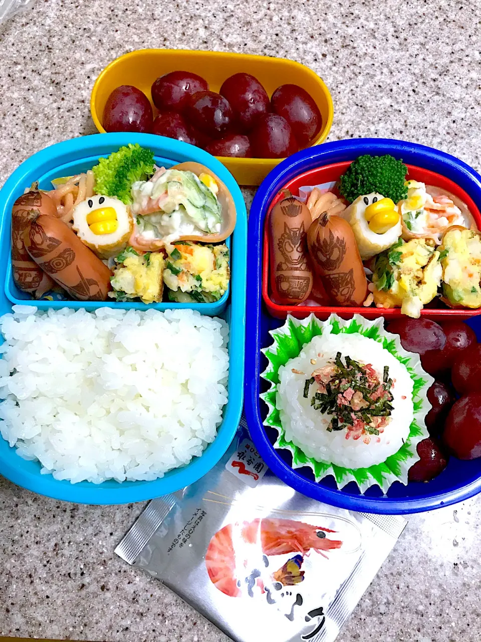 ニラの玉子焼き、ポテトサラダ、たらこスパ、ウィンナー、ぴよこちくわ|えみさん