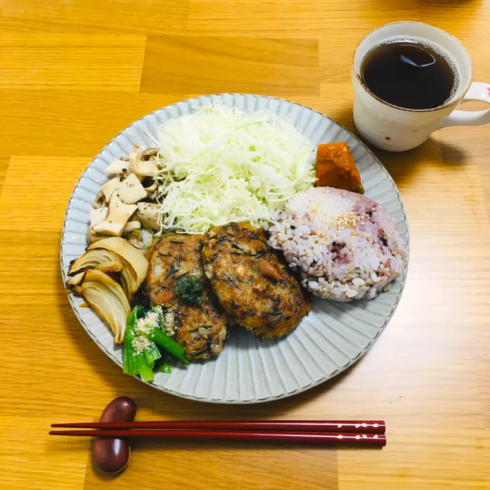 Snapdishの料理写真:鯖缶と豆腐のハンバーグ💕|りりさん