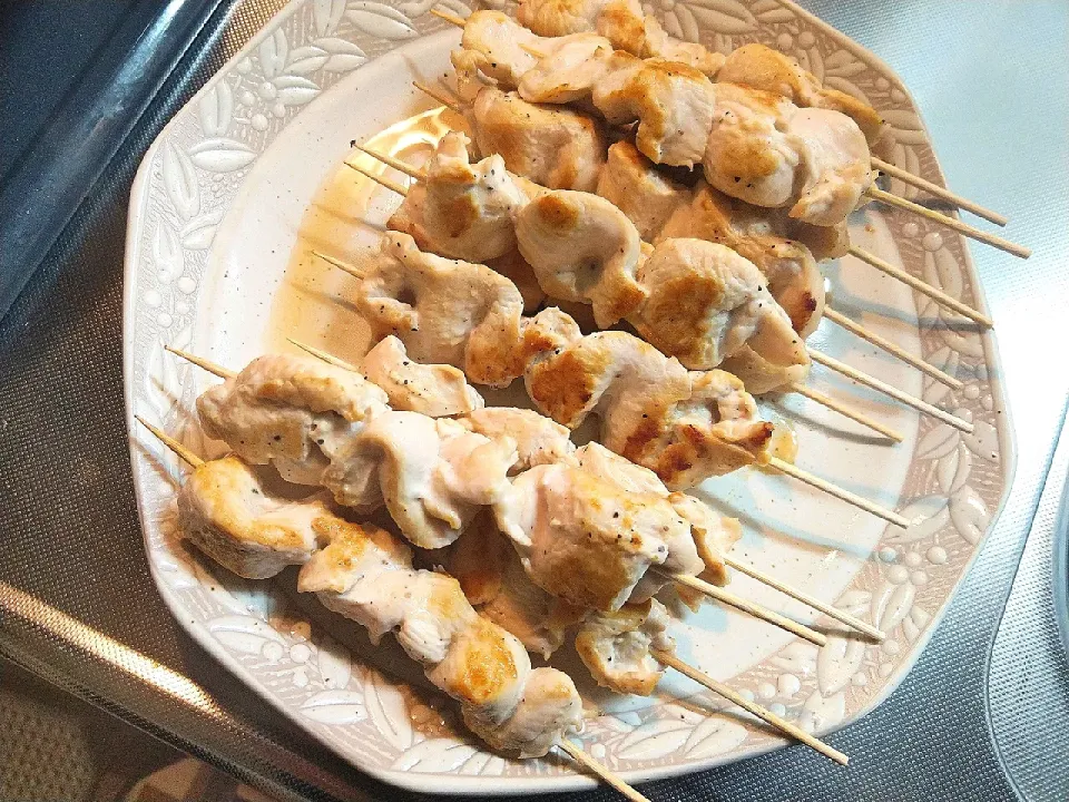 作りおき😄焼き鳥❤
特価でお安くヘルシーな胸肉😋|かおさん