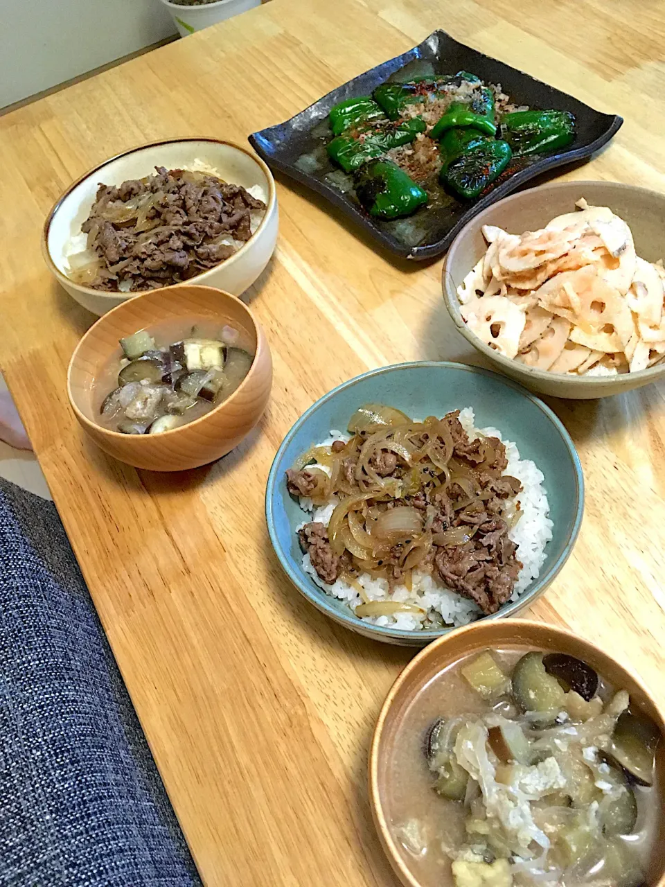 晩ごはん〜牛丼、茄子のお味噌汁、蓮根の明太マヨあえ、焼きピーマンのおかか黒酢♪(｡´(００)｀)つ･*:.｡. .｡.:☆･:*:ﾟ|さくたえさん