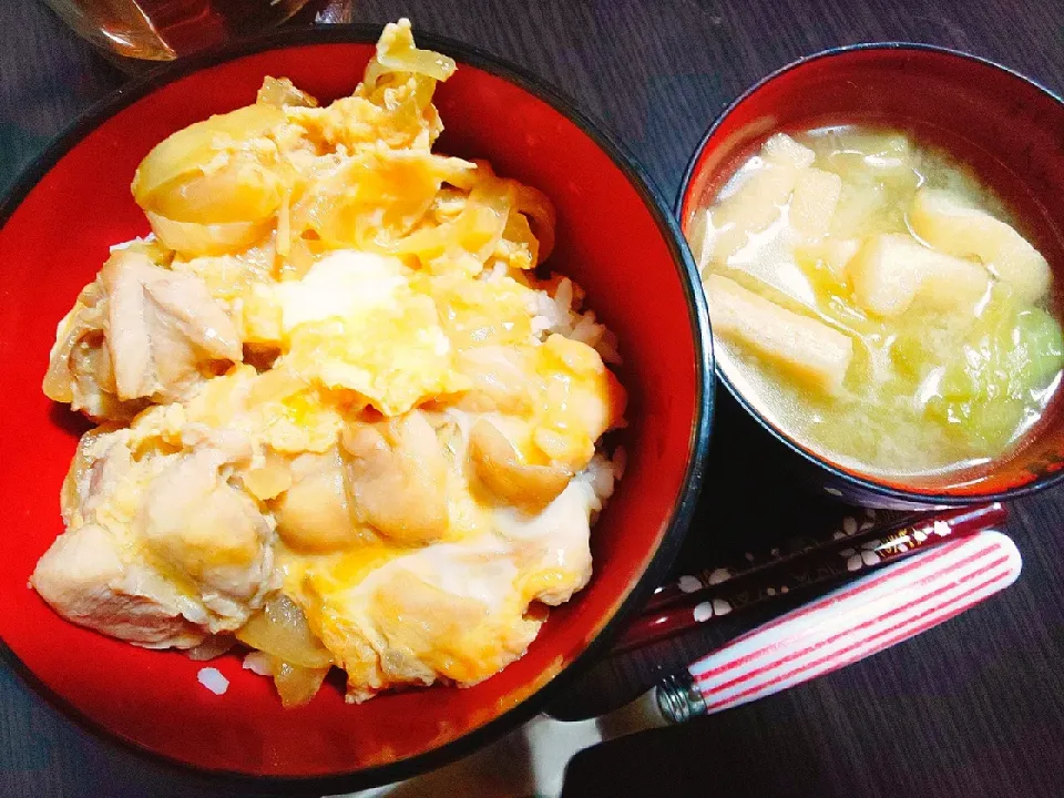 親子丼、キャベツと油揚げの味噌汁|サトリさん