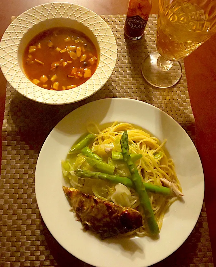 Snapdishの料理写真:Today's Dinner🍴しめじたっぷりﾐﾈｽﾄﾛｰﾈ･鯖の塩焼きdeｷｬﾍﾞﾂたっぷりｱｽﾊﾟﾗのｱｰﾘｵｵｰﾘｵﾊﾟｽﾀ|🌈Ami🍻さん