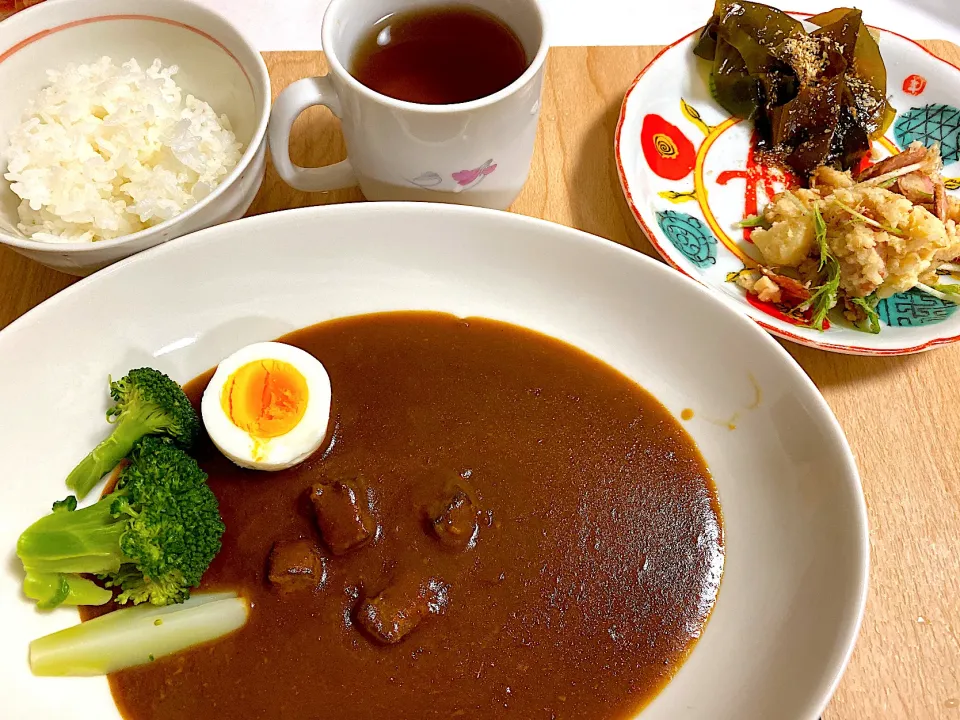 Snapdishの料理写真:レトルトカレー＆居酒屋風ポテサラ|tomn720さん