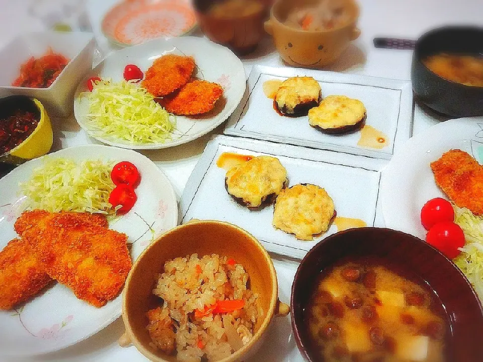 夕食(^ー^)
炊き込みごはん
アジフライ&サラダ
しいたけのツナチーズ焼き
キムチ
お味噌汁(なめこ、豆腐)|プリン☆さん