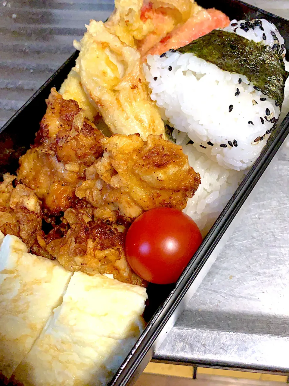 #高校生男子弁当 #おにぎりアクション#味付き鶏もも天ぷら弁当|みかんさん