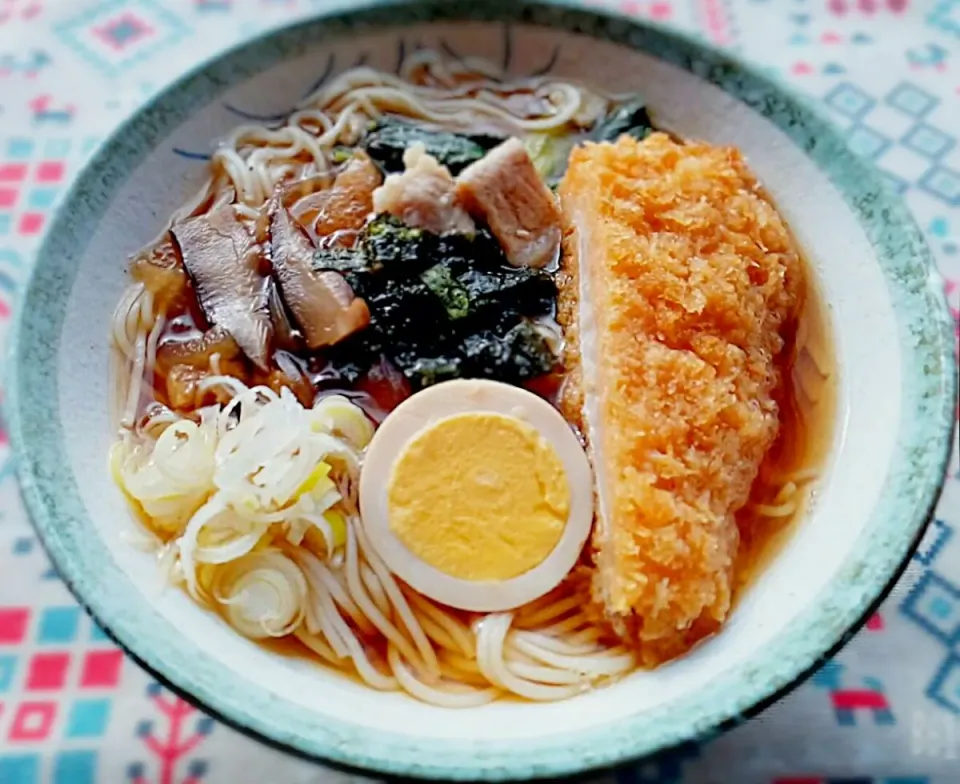 残り物をトッピング
あったか素麺|🌻ako ·͜·♡peco🌻さん