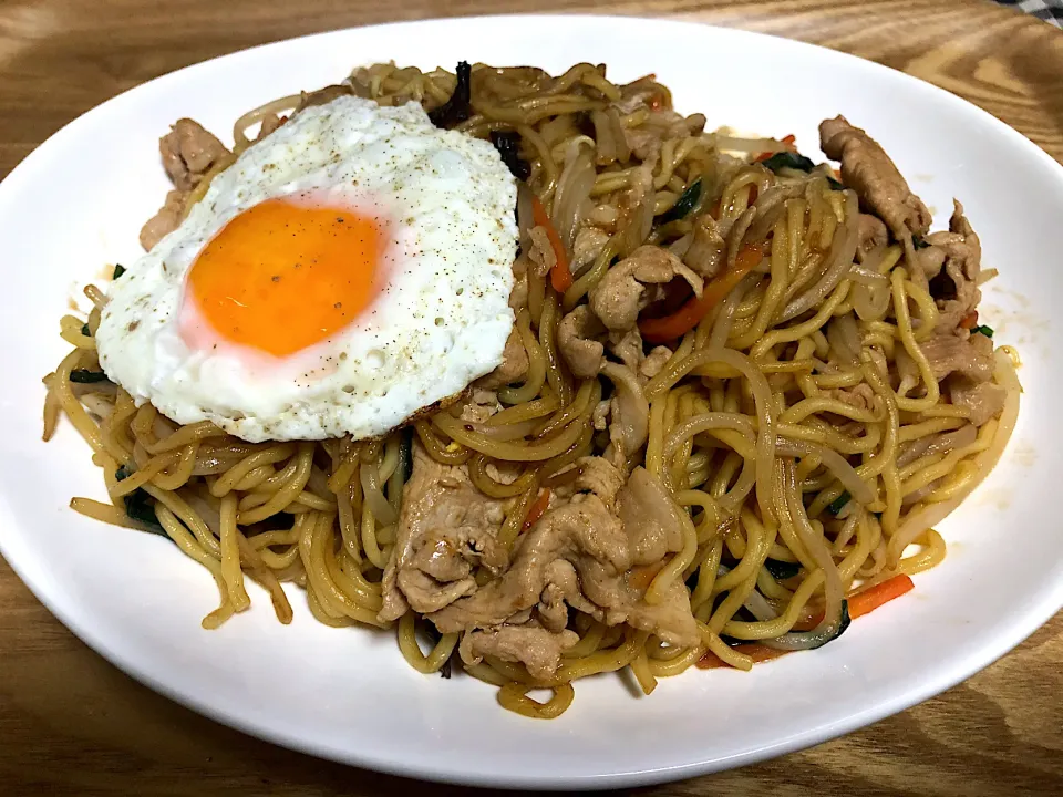 目玉焼きのせ焼きそば|まぁたんさん