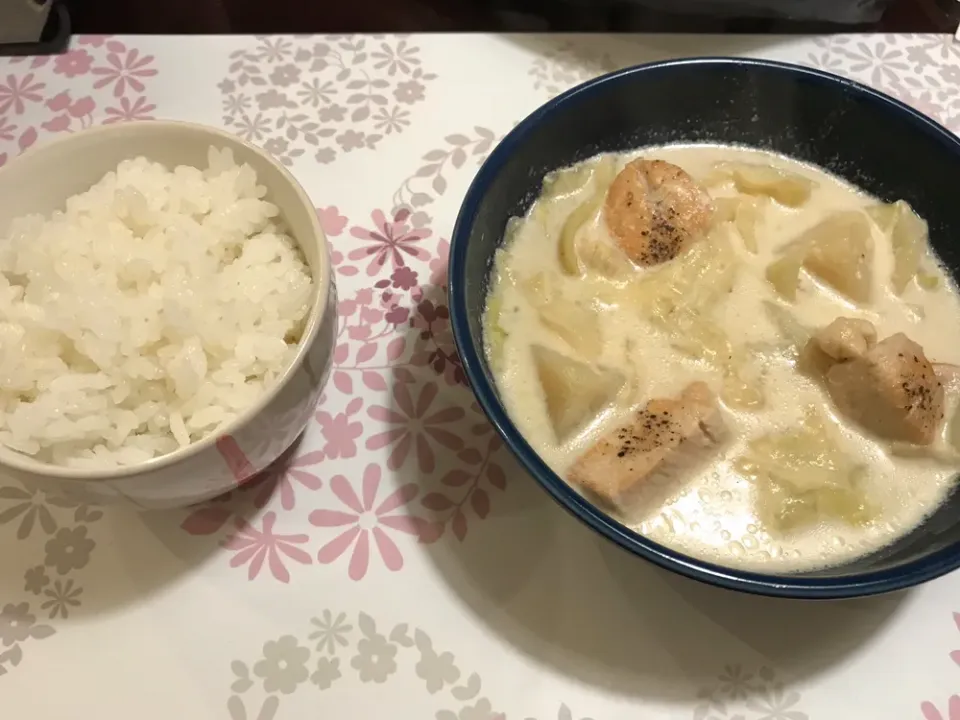 キャベツとじゃがいもと鶏肉のみそミルク煮|さゆりさん