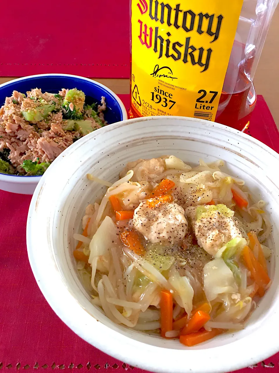 Snapdishの料理写真:鶏団子のちゃんぽん風🍀ブロッコリーとツナのごま和え🍀|おかちさん